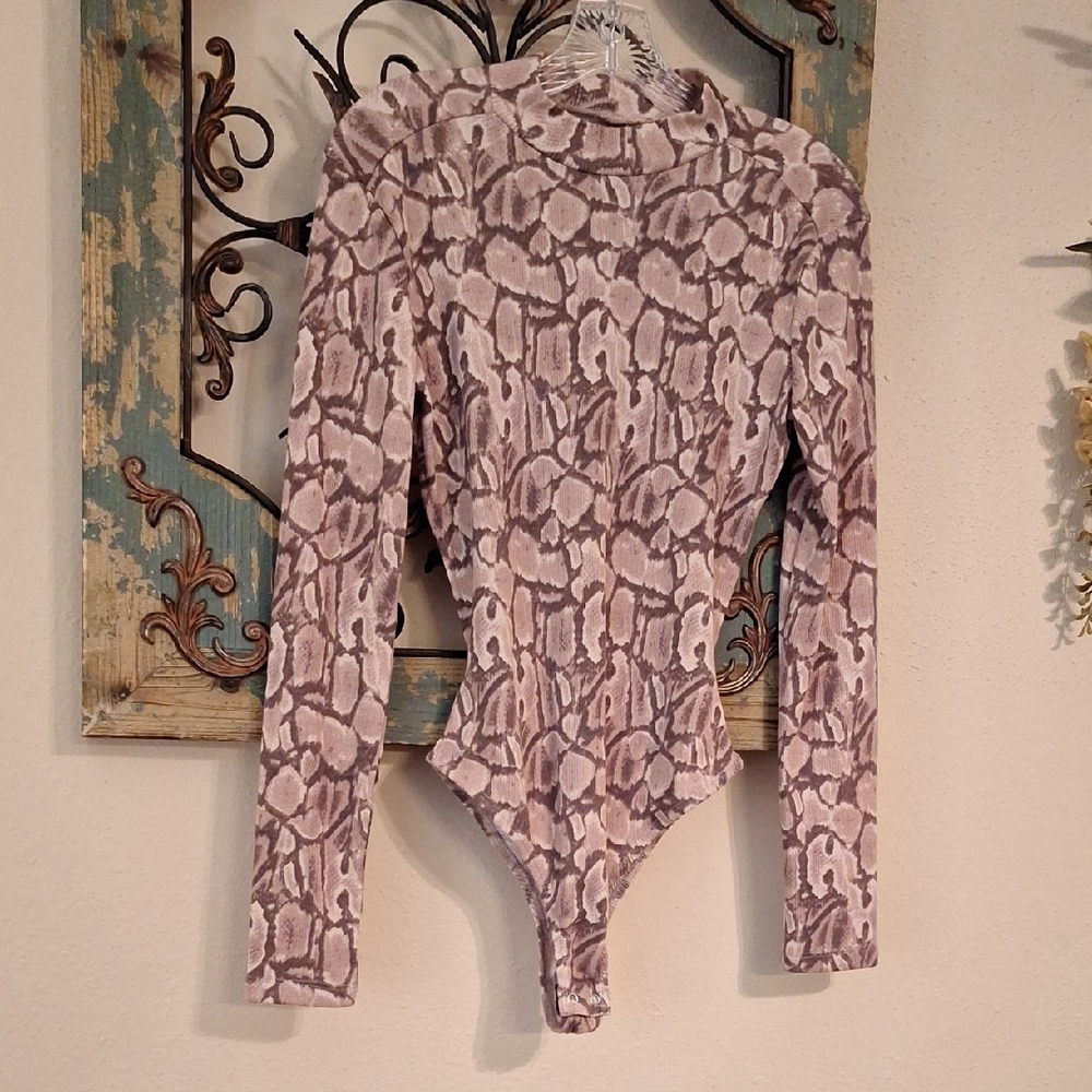 Rue21 Brn/Cream Snakeskin Backless Bodysuit. NWOT Size Medium